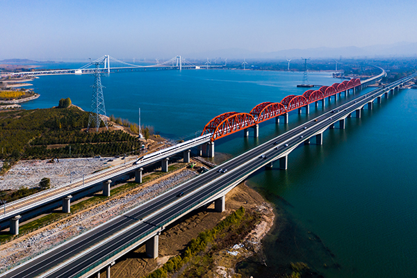 京張高鐵官廳水庫特大橋.jpg